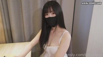 黑丝闺蜜勾引别人男友_口交，足交，后入，还被无套内射了27分钟_