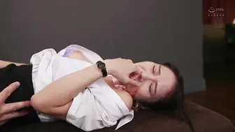 JUQ-376 [中文字幕] 上羽絢 -  在自家沙龍被中年男子騷擾的人妻美容師的 【立場逆轉】肉棒射精搾精按摩―。