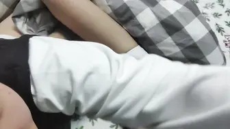 极品粉嫩少女『小慧』顶级身材浴室自慰，内裤塞小穴，沾满尿液再穿在身上，白虎嫩穴又粉又嫩 看了就想侵犯